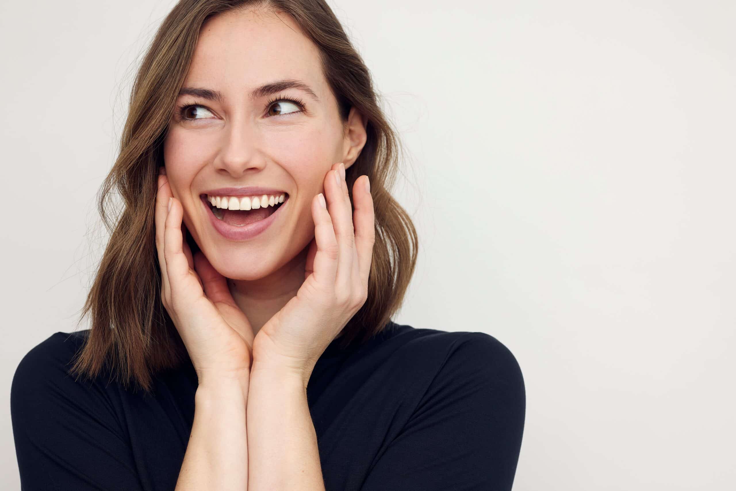 Smiling woman with healthy teeth after orthodontic treatment, showing confidence in her smile